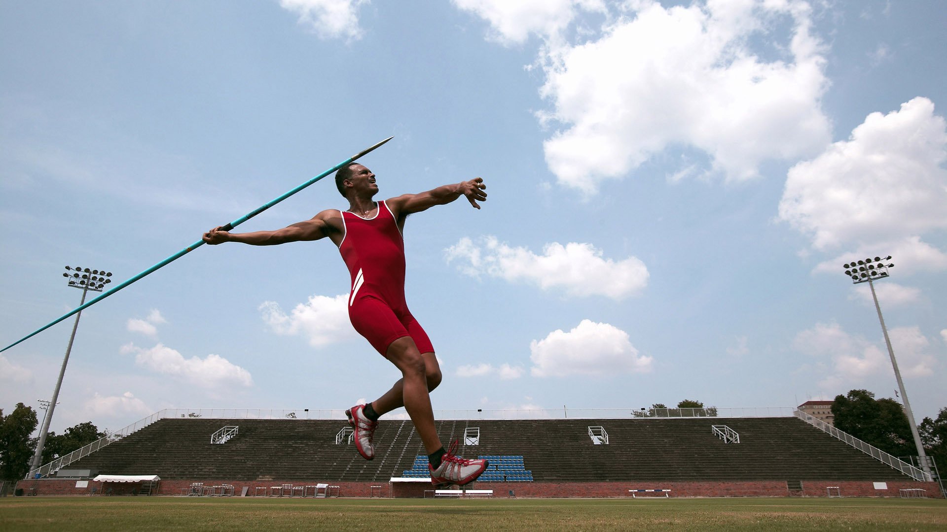 “胡利安·门德斯的快速突破与精准传球,带领阿根廷美洲狮队攻占世界舞台”