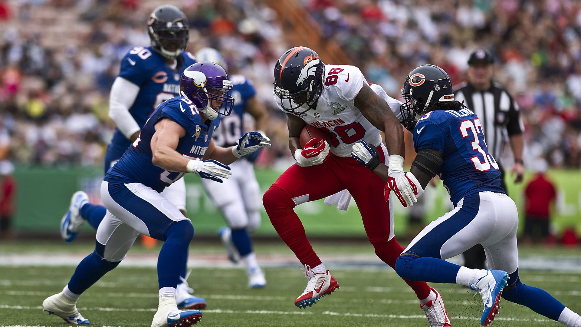 冠军赛赛场燃情时刻剪影引发社交平台热议，冠军时刻百度百科